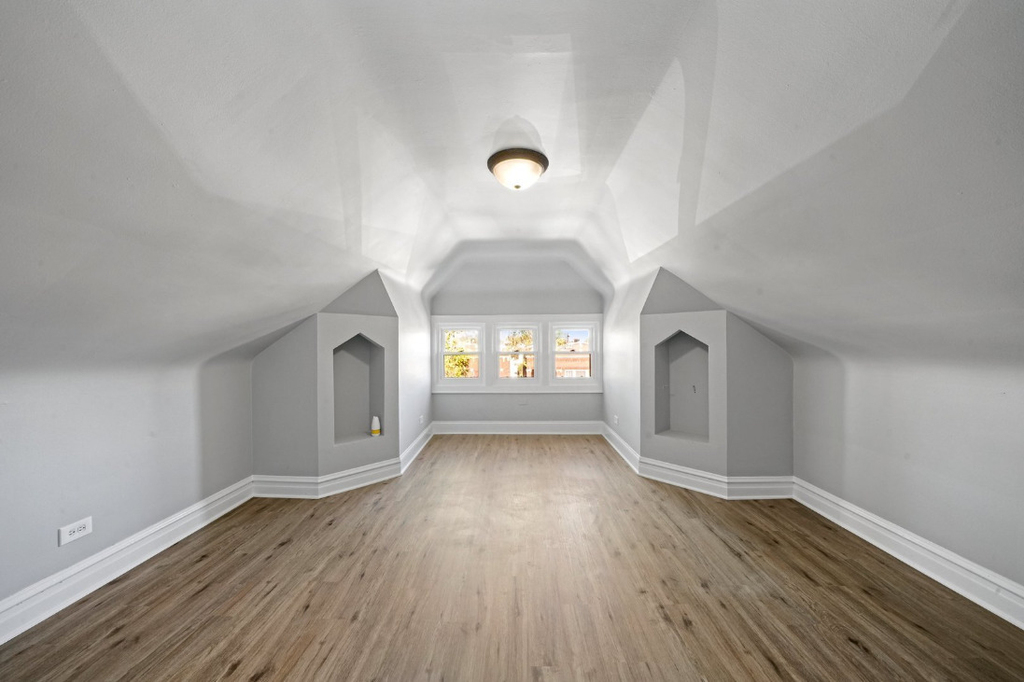 1532 Lombard Avenue - Photo 18