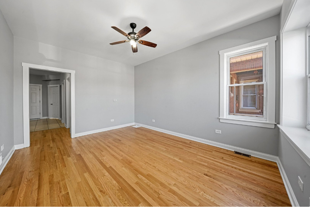 1532 Lombard Avenue - Photo 5