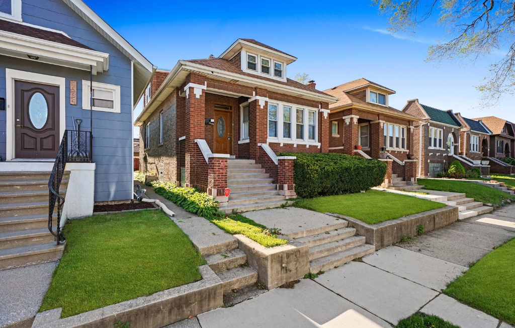 1532 Lombard Avenue - Photo 2