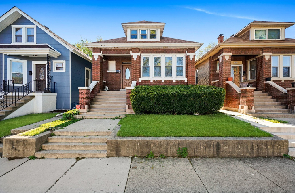 1532 Lombard Avenue - Photo 0