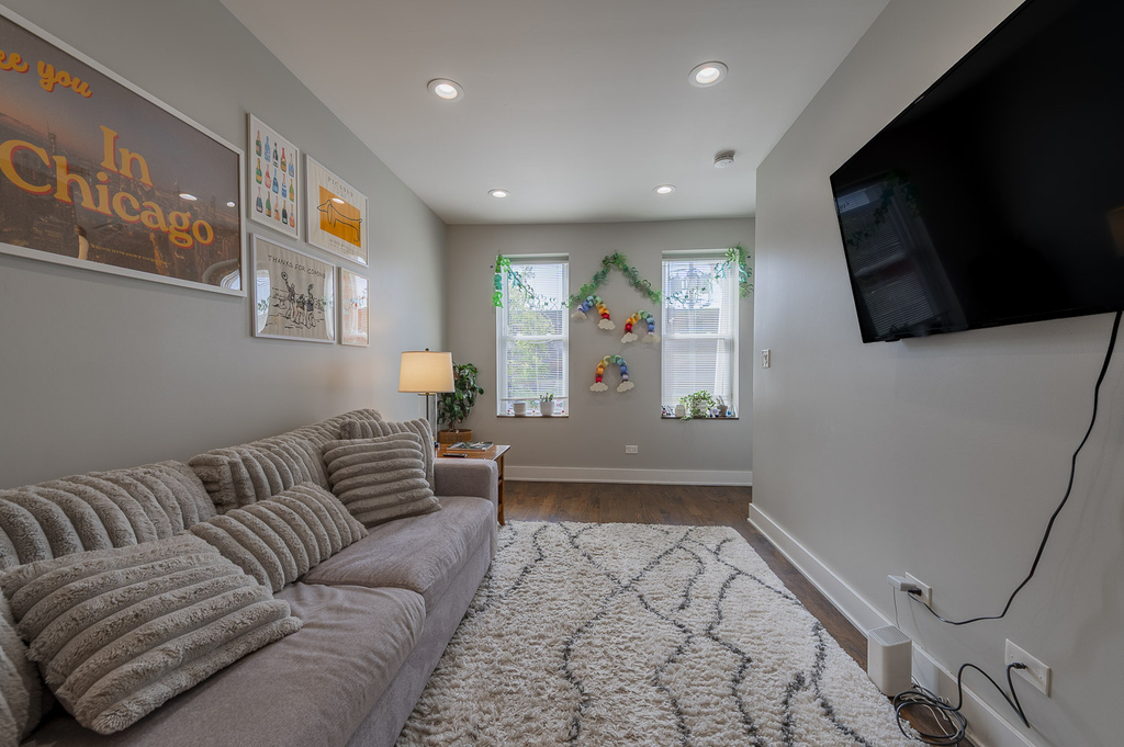 1640 W Blackhawk Street - Photo 1