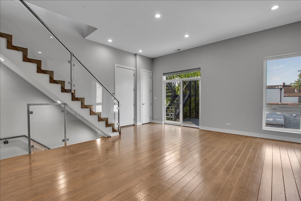 1821 W Armitage Avenue - Photo 3