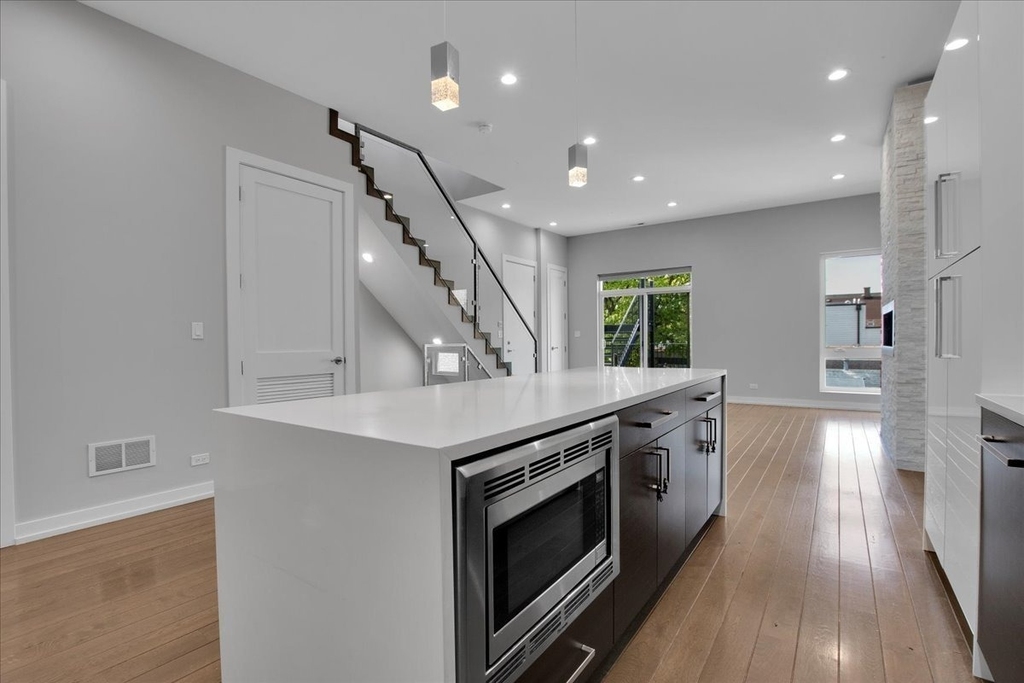 1821 W Armitage Avenue - Photo 8