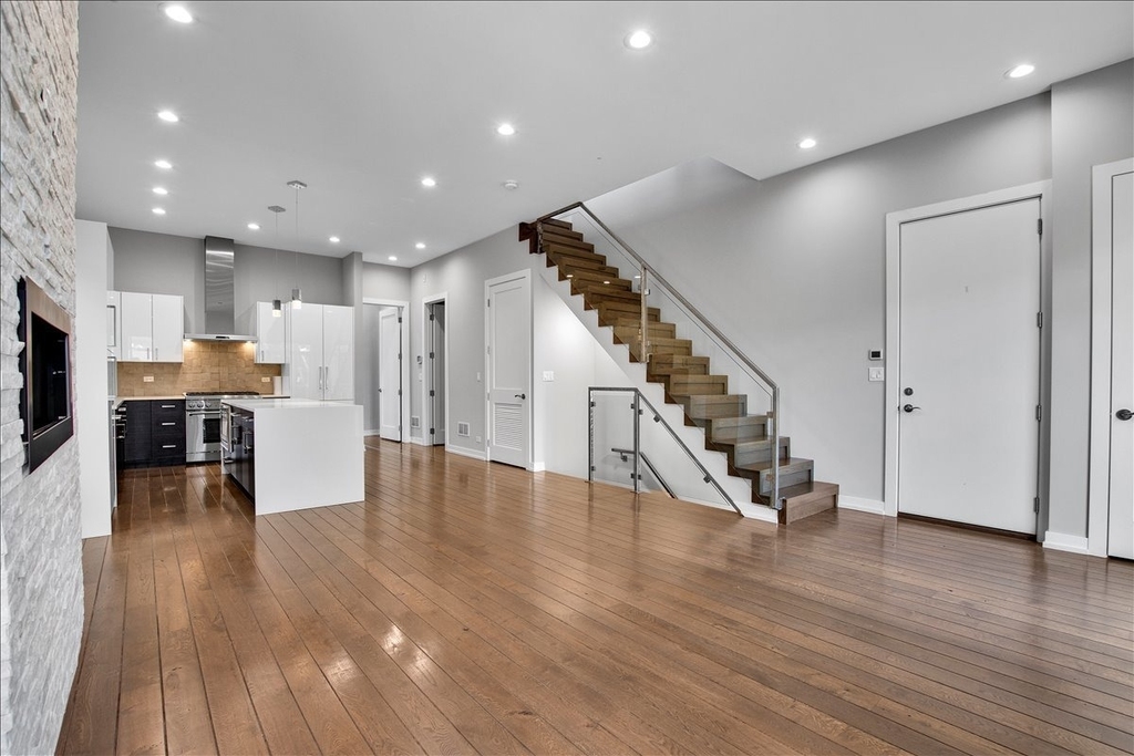 1821 W Armitage Avenue - Photo 2
