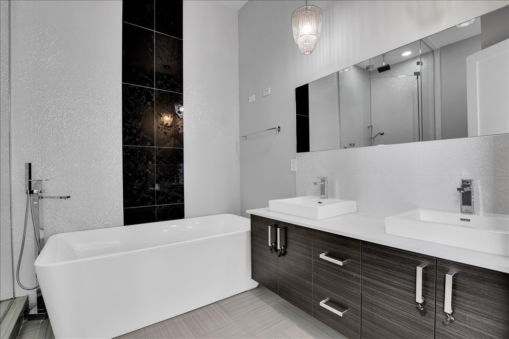 1821 W Armitage Avenue - Photo 18