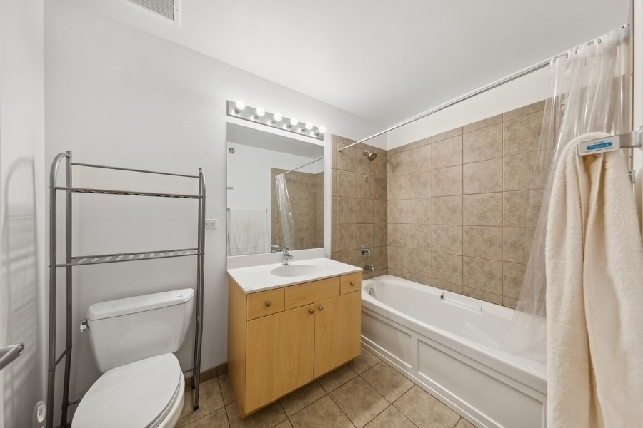 235 W Van Buren Street - Photo 2