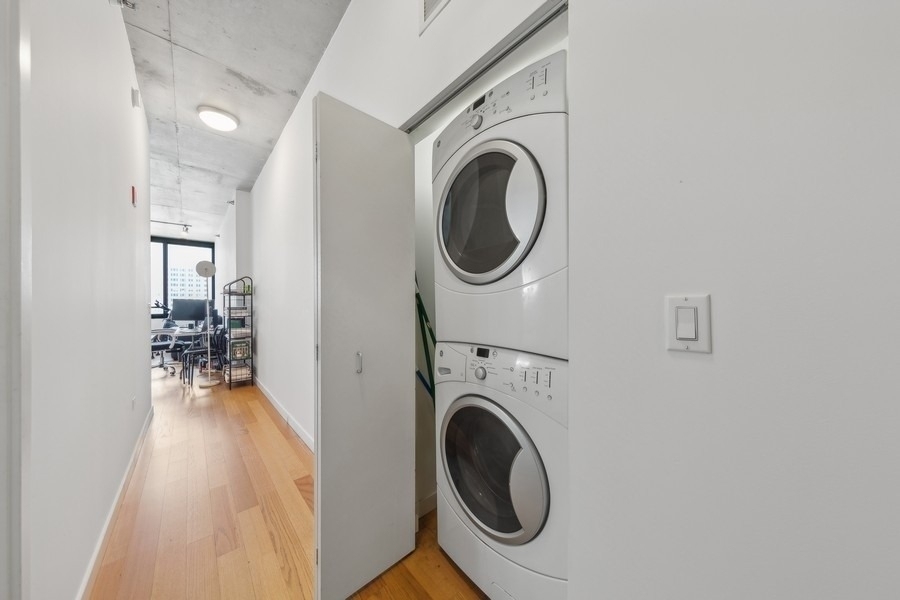235 W Van Buren Street - Photo 1