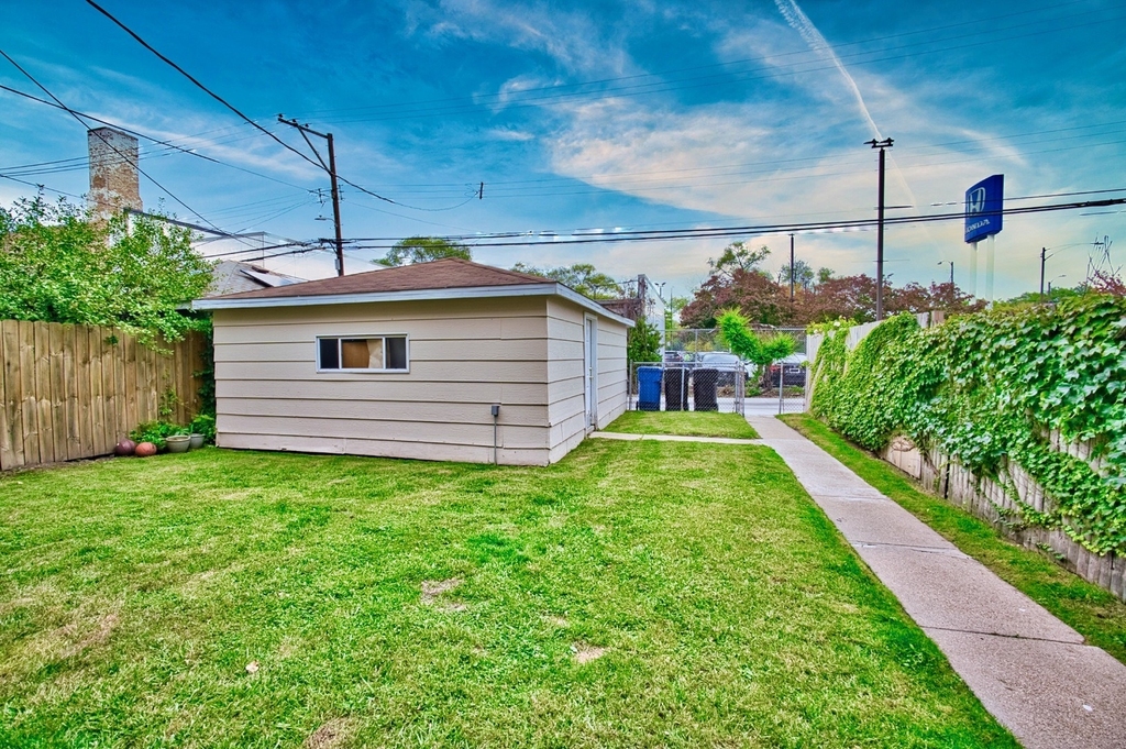 6609 N Artesian Avenue - Photo 1