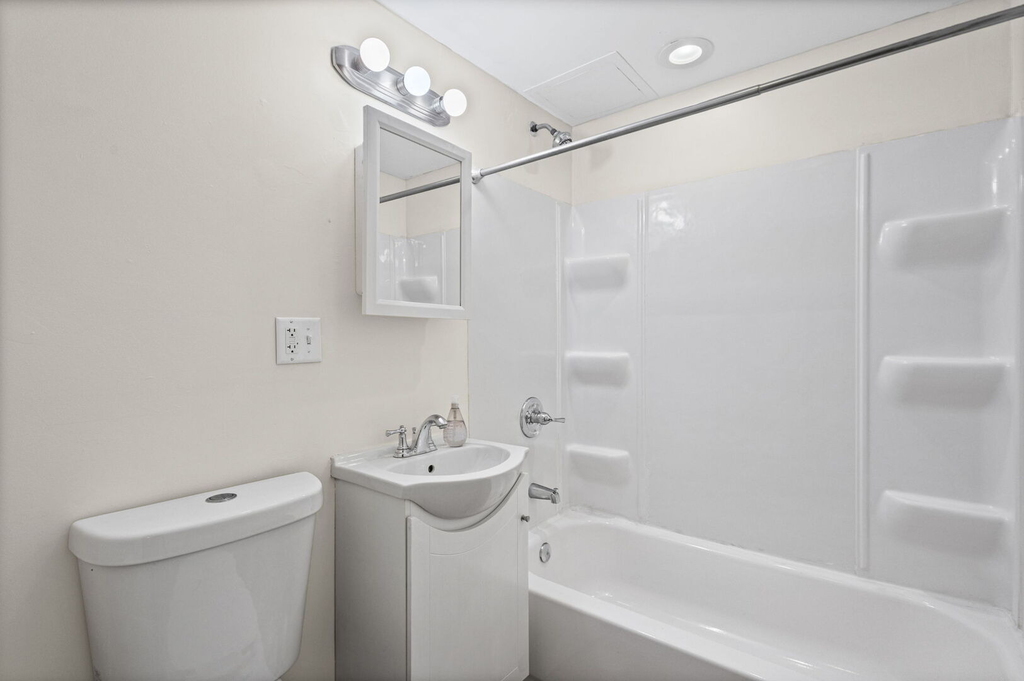 2710 W Fletcher Street - Photo 12