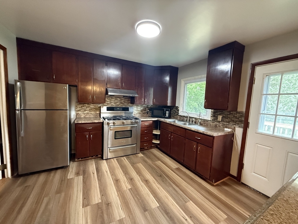613 Newberry Drive - Photo 4