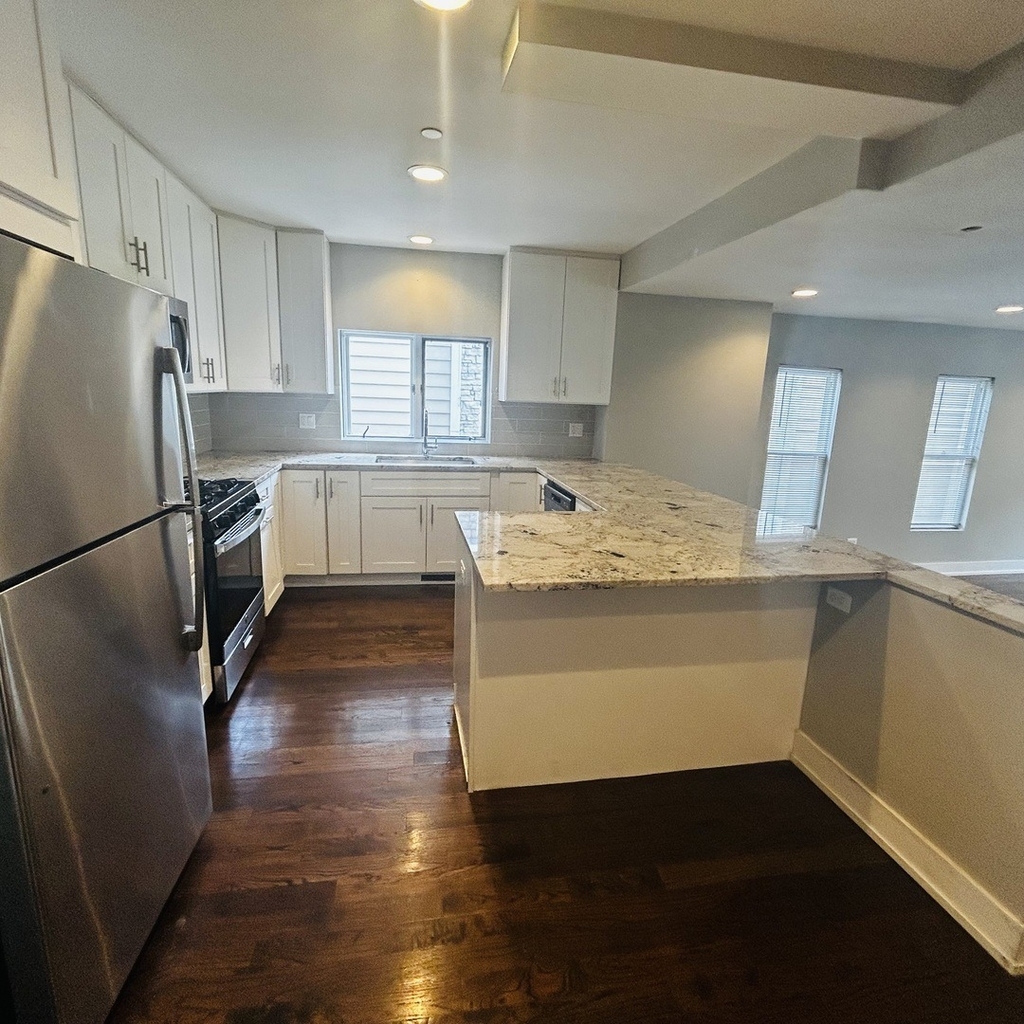 1730 W Nelson Street - Photo 12