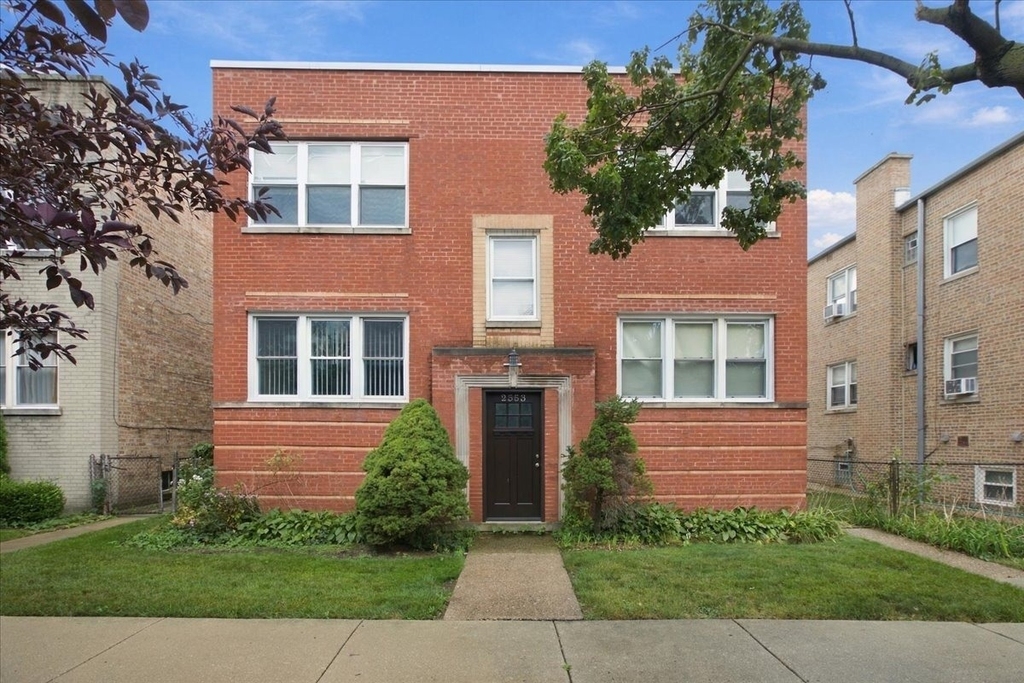 2553 W Summerdale Avenue - Photo 0