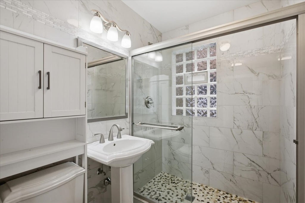 2553 W Summerdale Avenue - Photo 7