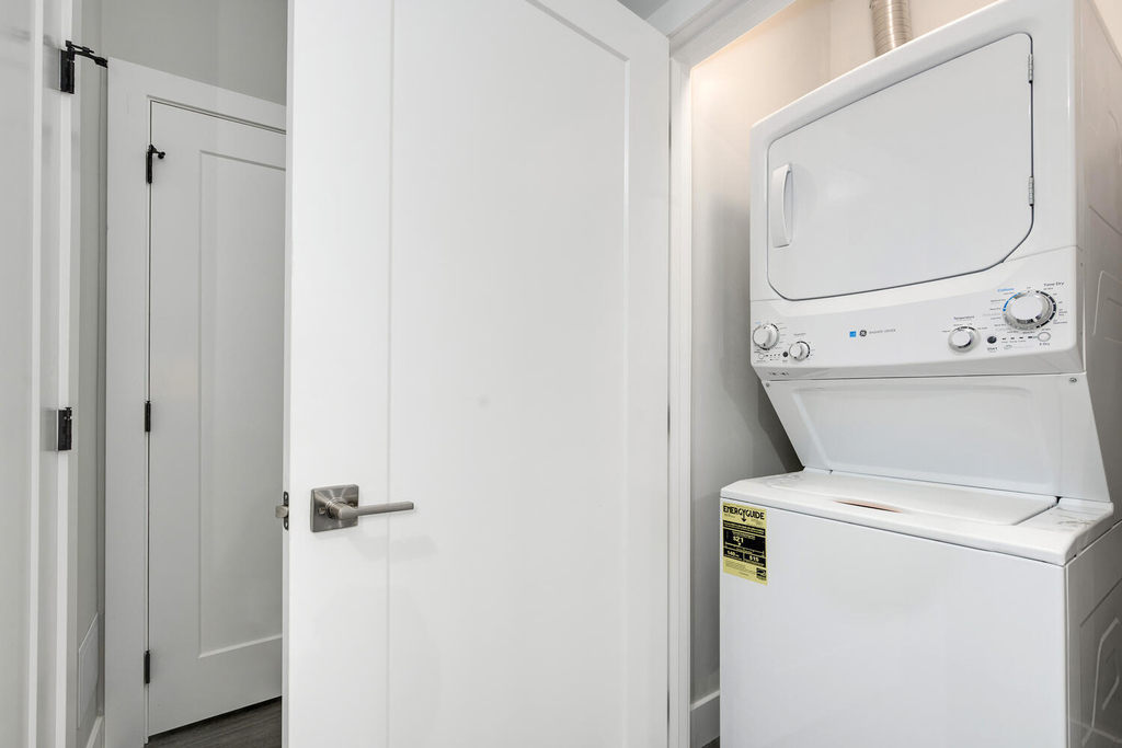 825 E 61st Street - Photo 11