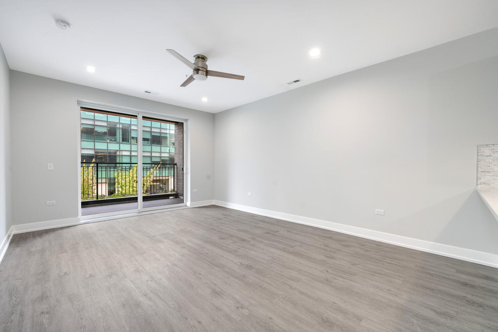 825 E 61st Street - Photo 5