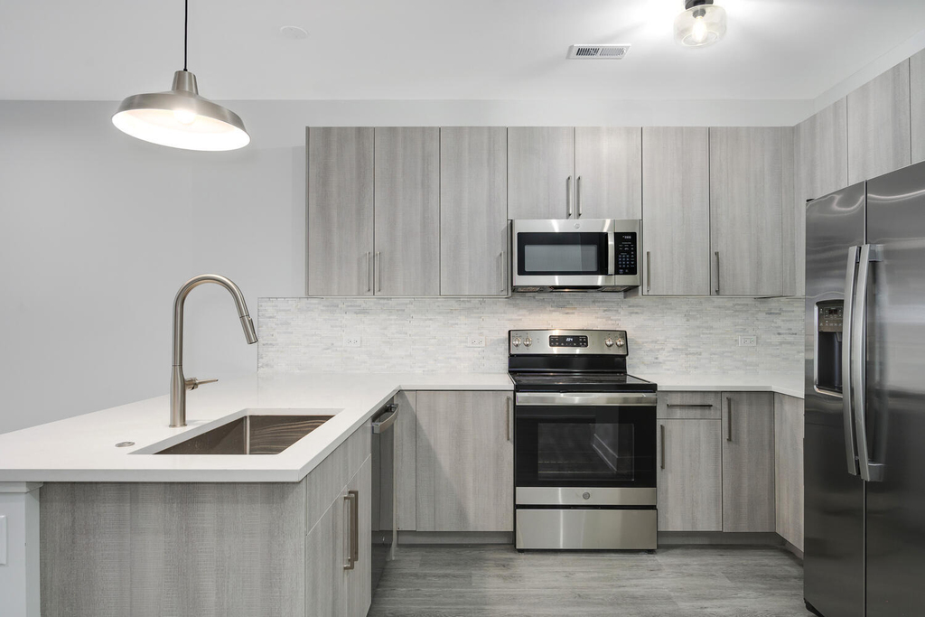 825 E 61st Street - Photo 4