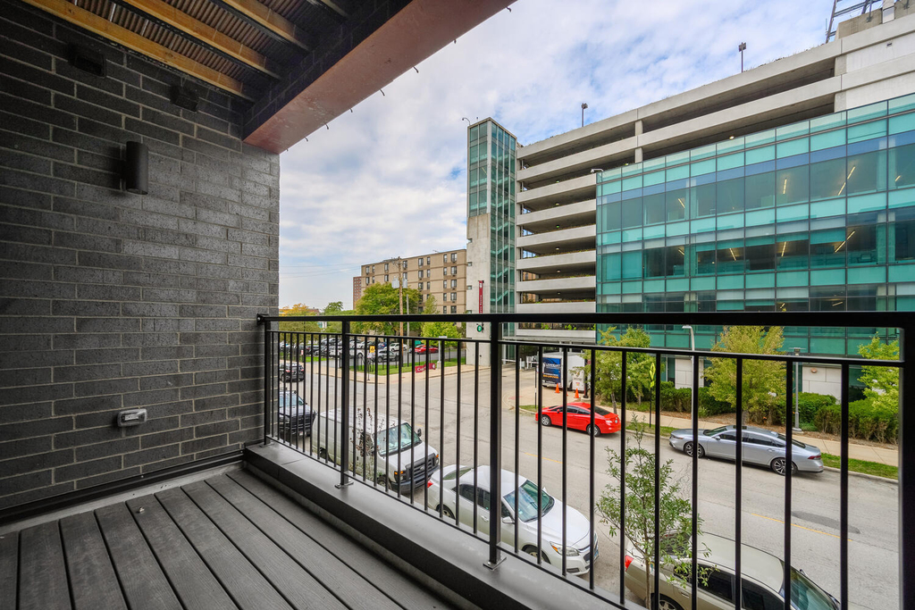 825 E 61st Street - Photo 12