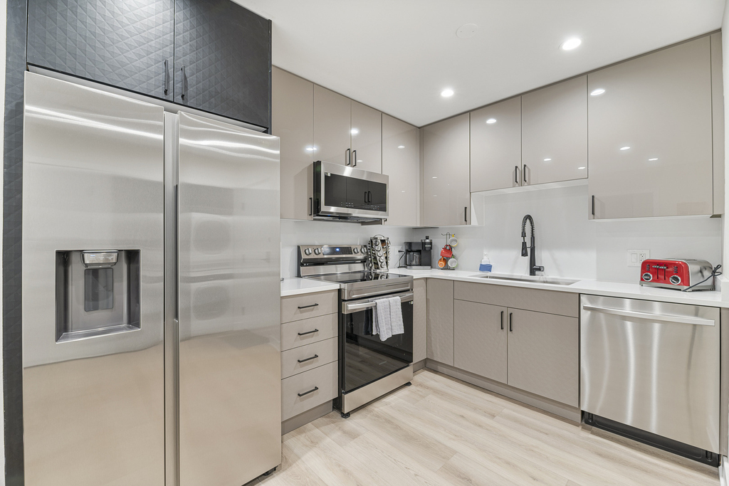 7109 N Western Avenue - Photo 10