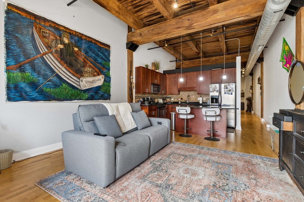 770 W Gladys Avenue - Photo 2