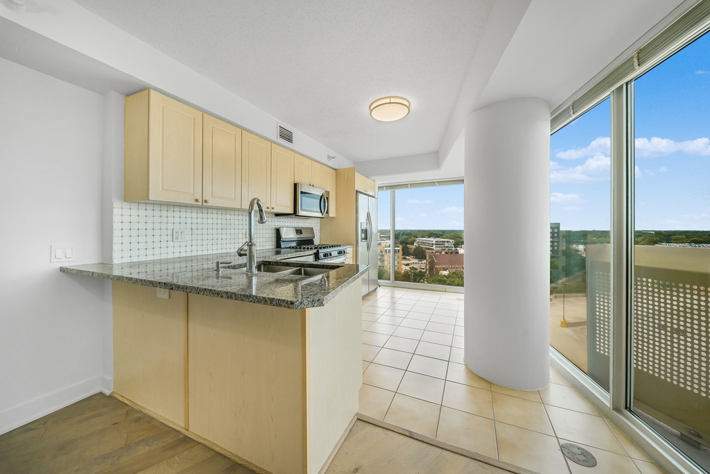 1720 Maple Avenue - Photo 2