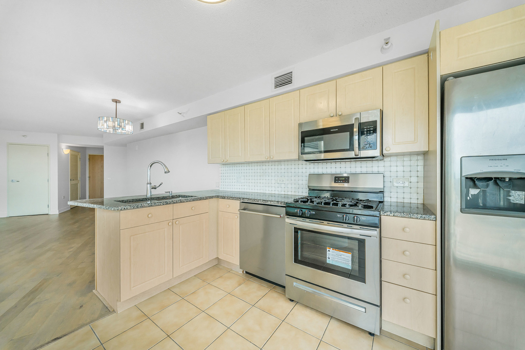 1720 Maple Avenue - Photo 5