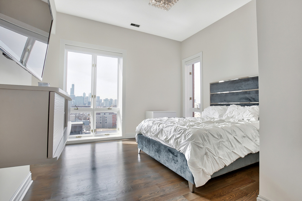 1444 N Orleans Street - Photo 13