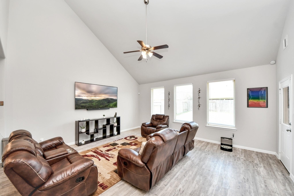 4911 Vergano Villa Drive - Photo 16