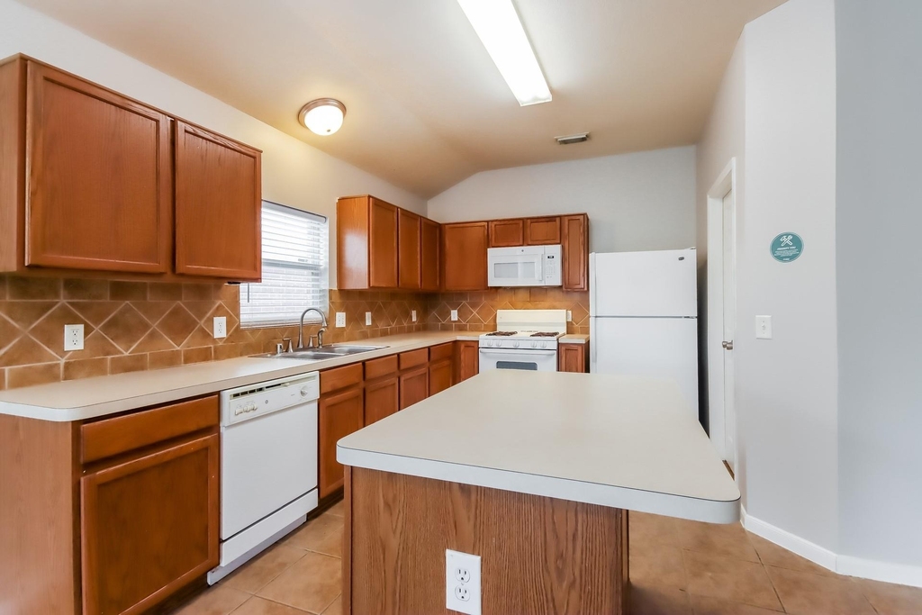 18326 Atasca Woods Trace - Photo 3