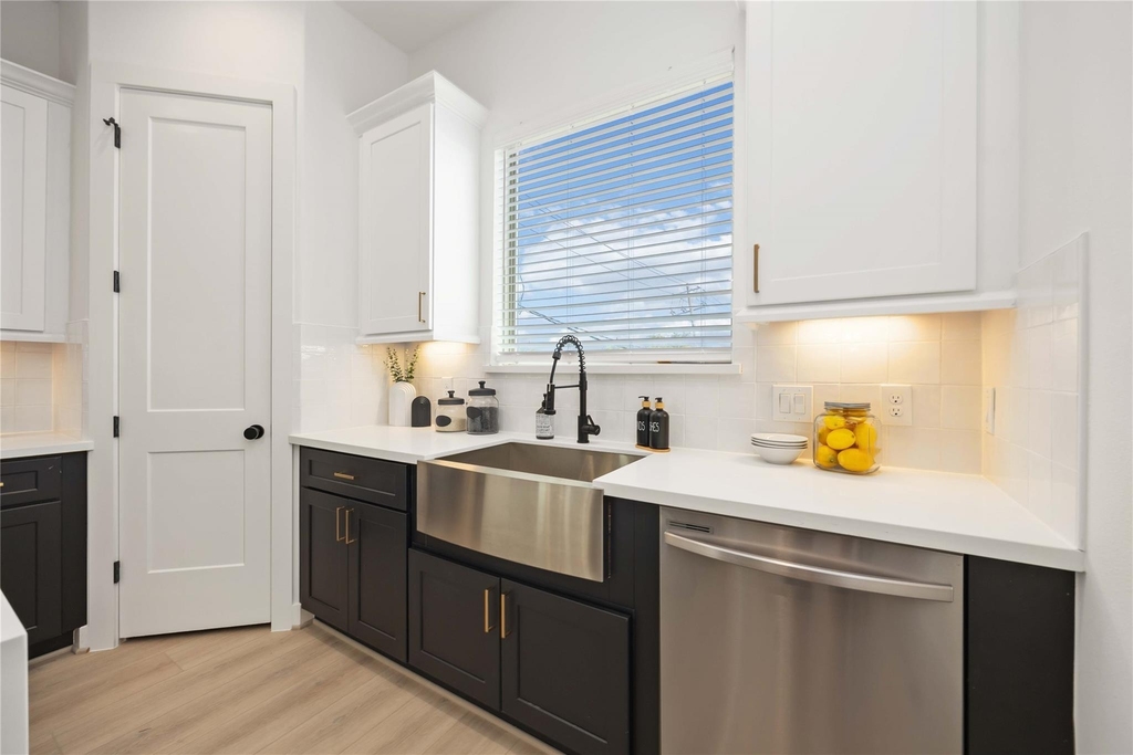 7809 Amelia Road - Photo 9
