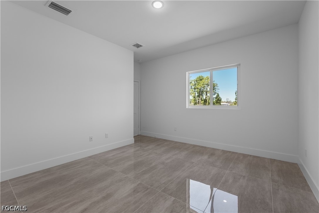 828 Genoa Avenue S - Photo 17