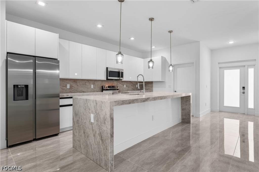 1142 Dutchess Street E - Photo 4
