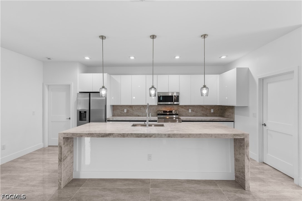 1142 Dutchess Street E - Photo 5