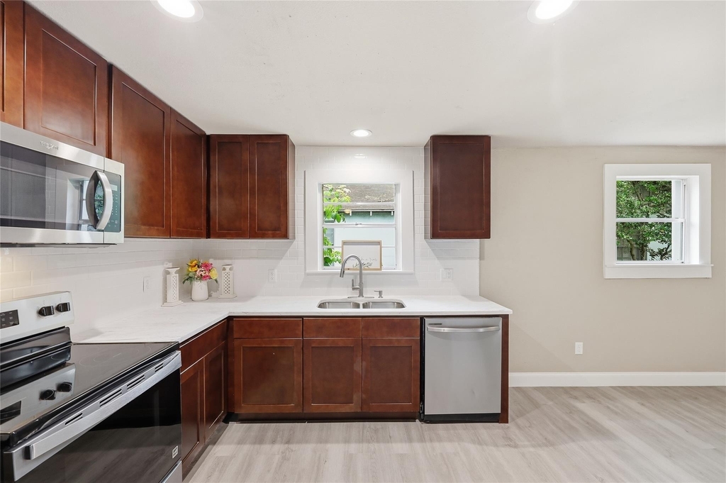 3930 Hartel Street - Photo 11