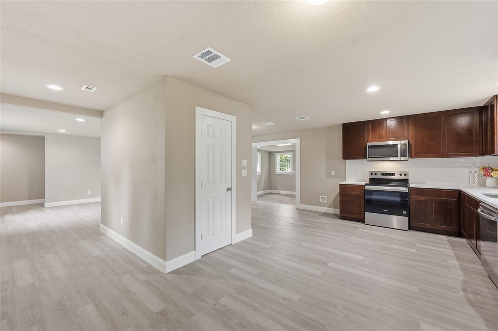 3930 Hartel Street - Photo 12