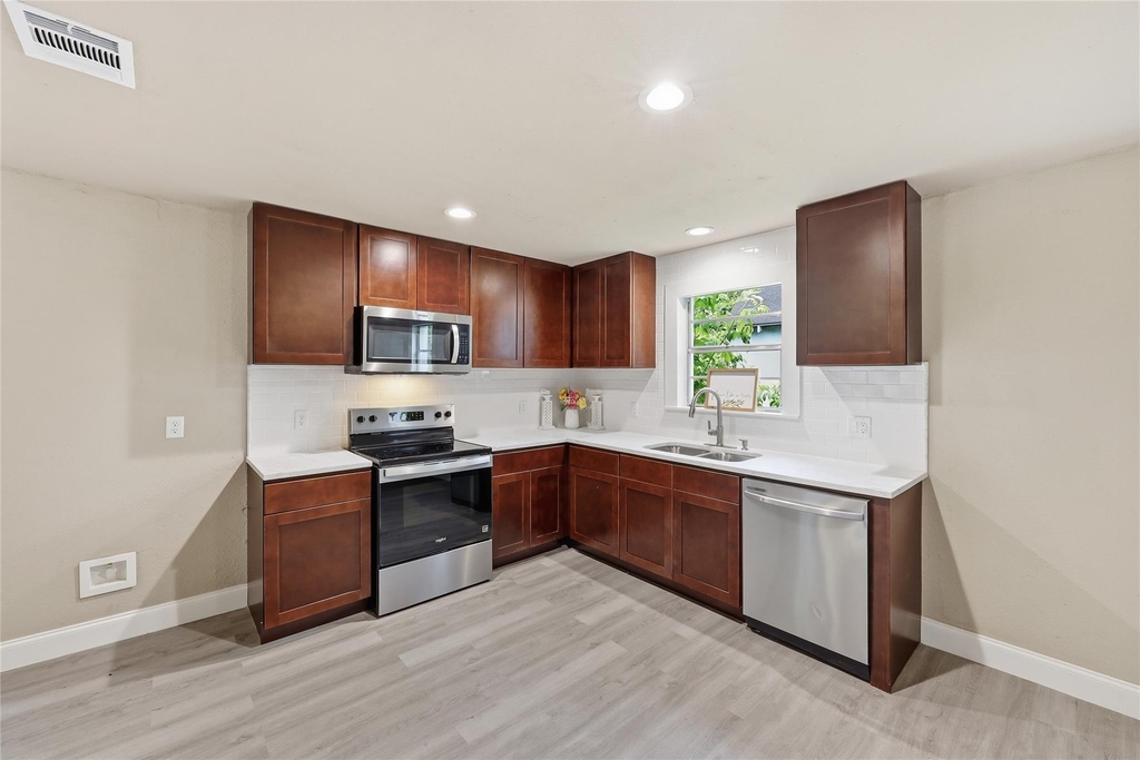 3930 Hartel Street - Photo 9