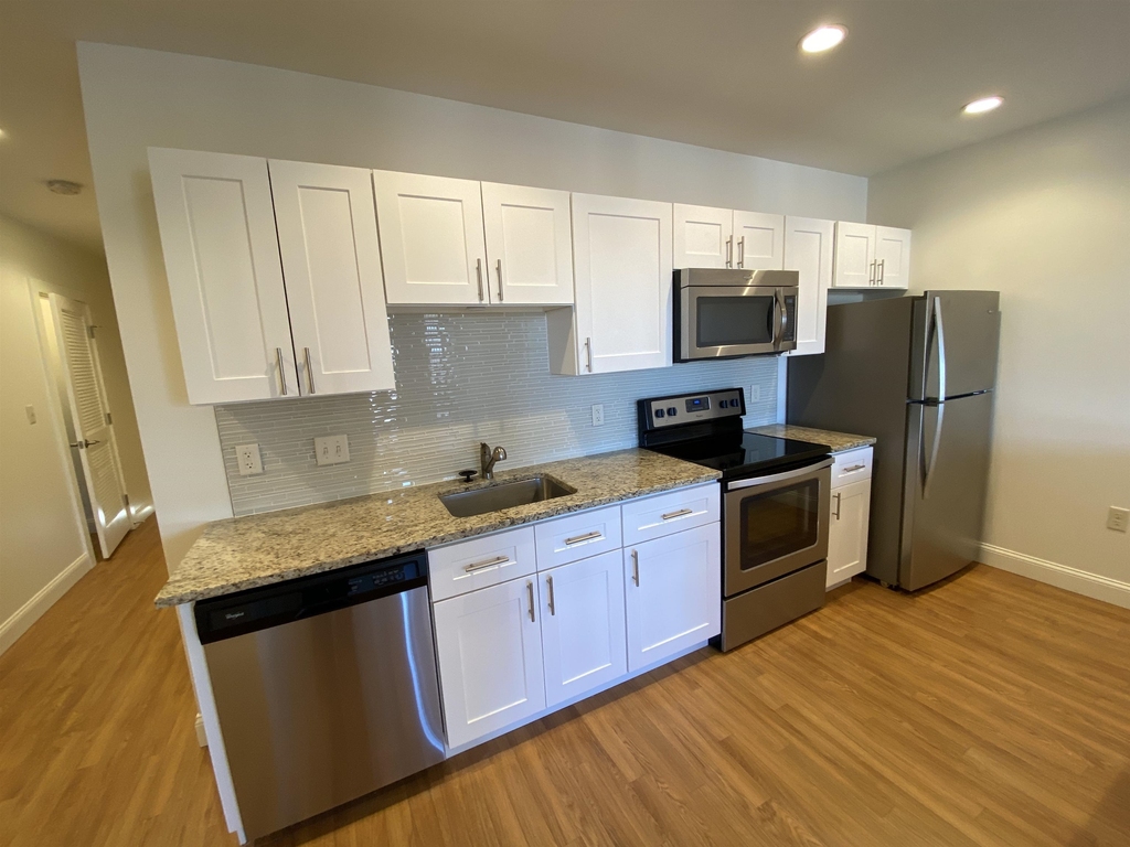 875 Elm - Photo 2