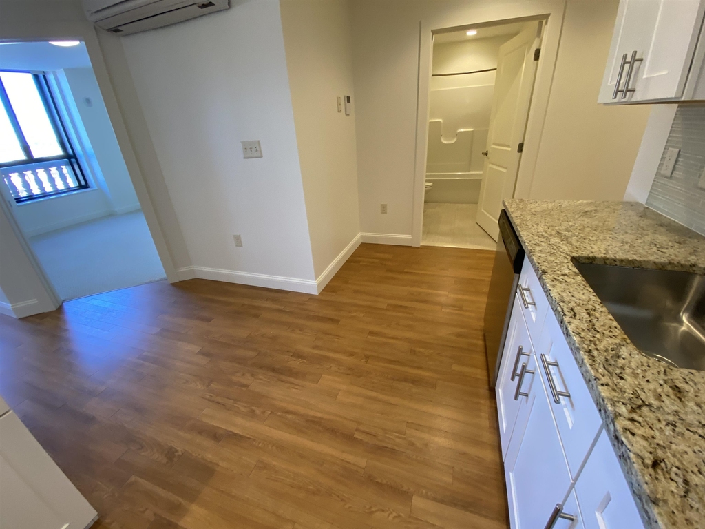 875 Elm - Photo 6