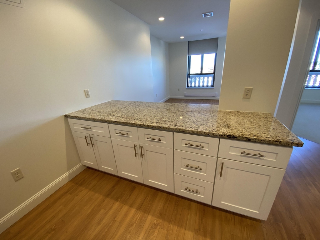 875 Elm - Photo 4