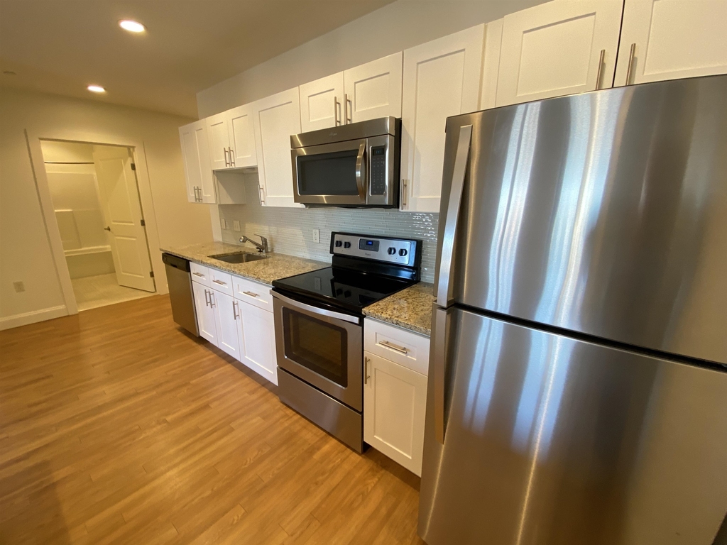 875 Elm - Photo 5