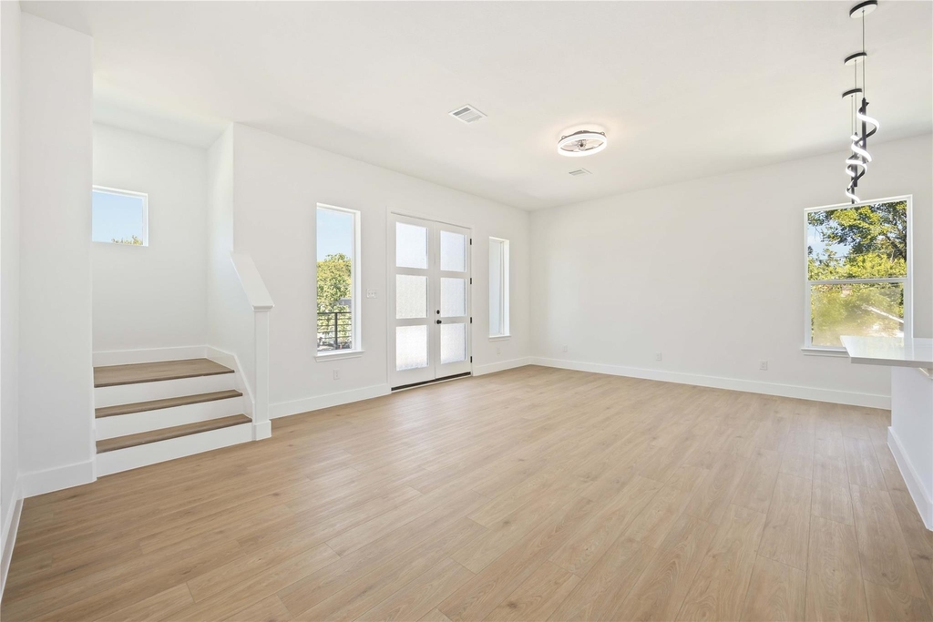 3022 Drew Street - Photo 8