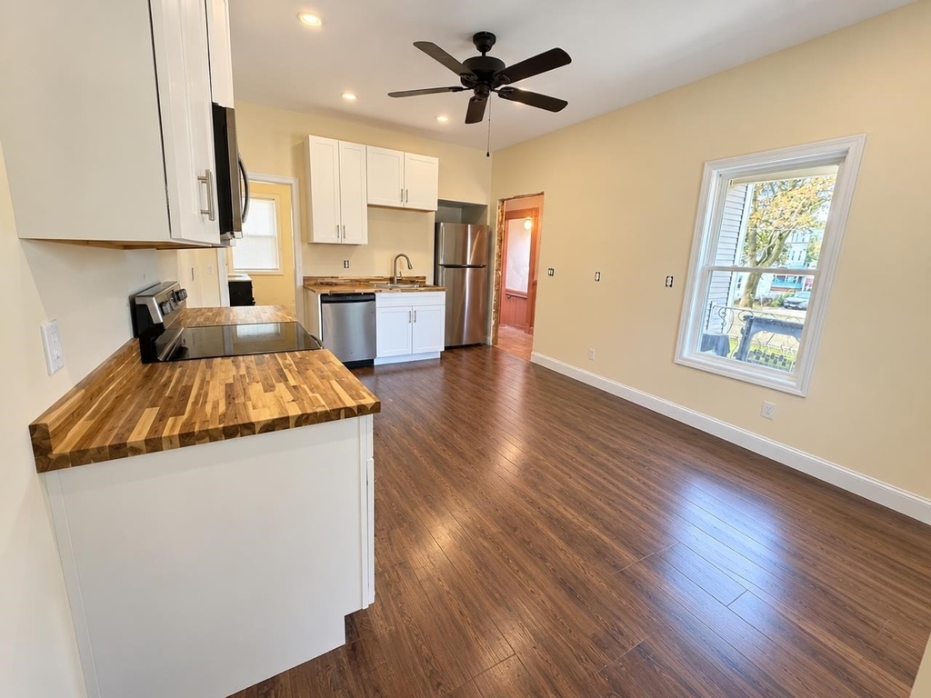153 Belmont - Photo 4