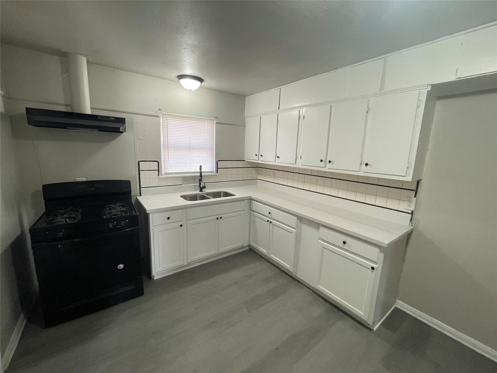 6139 Belcrest Street - Photo 1
