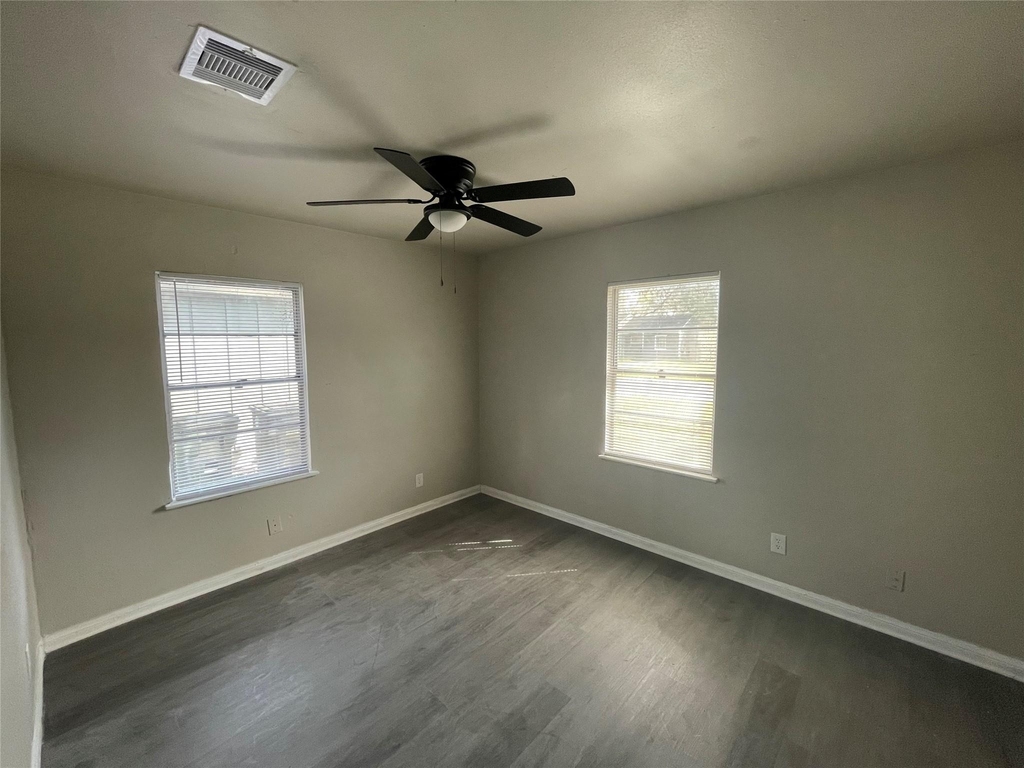 6139 Belcrest Street - Photo 9