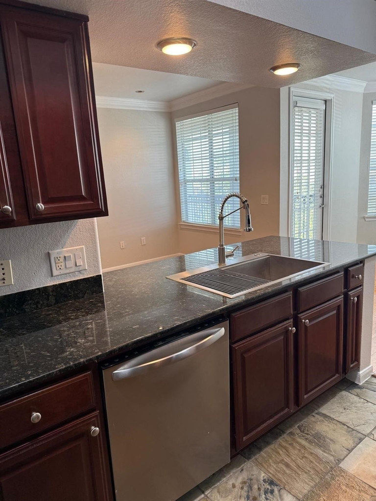 7575 Kirby Drive - Photo 14