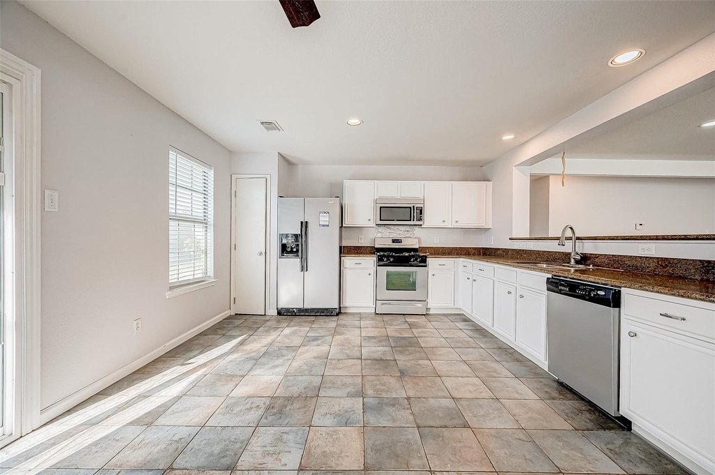 15711 Kings Cypress Lane - Photo 14
