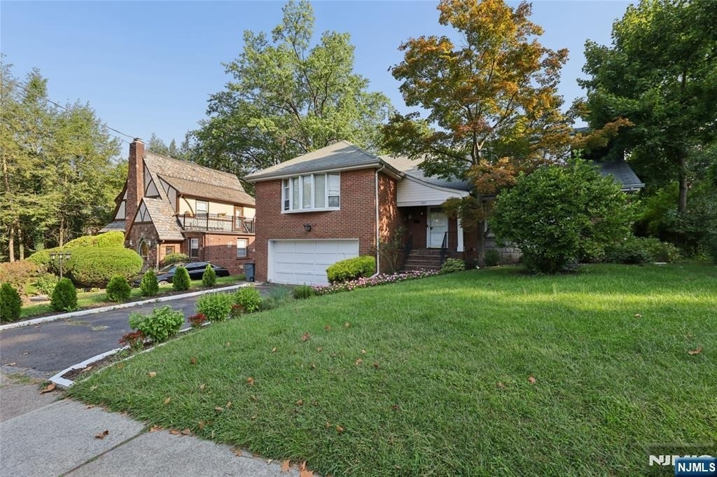585 W Englewood - Photo 1