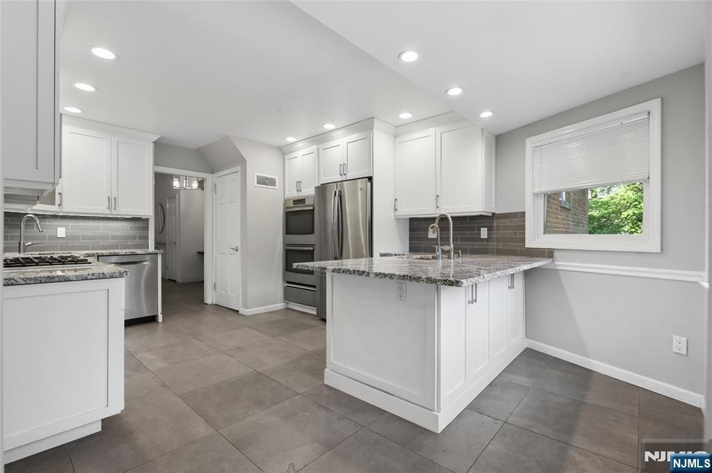 585 W Englewood - Photo 8
