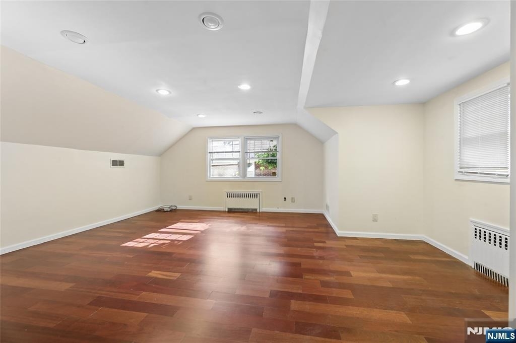 585 W Englewood - Photo 14