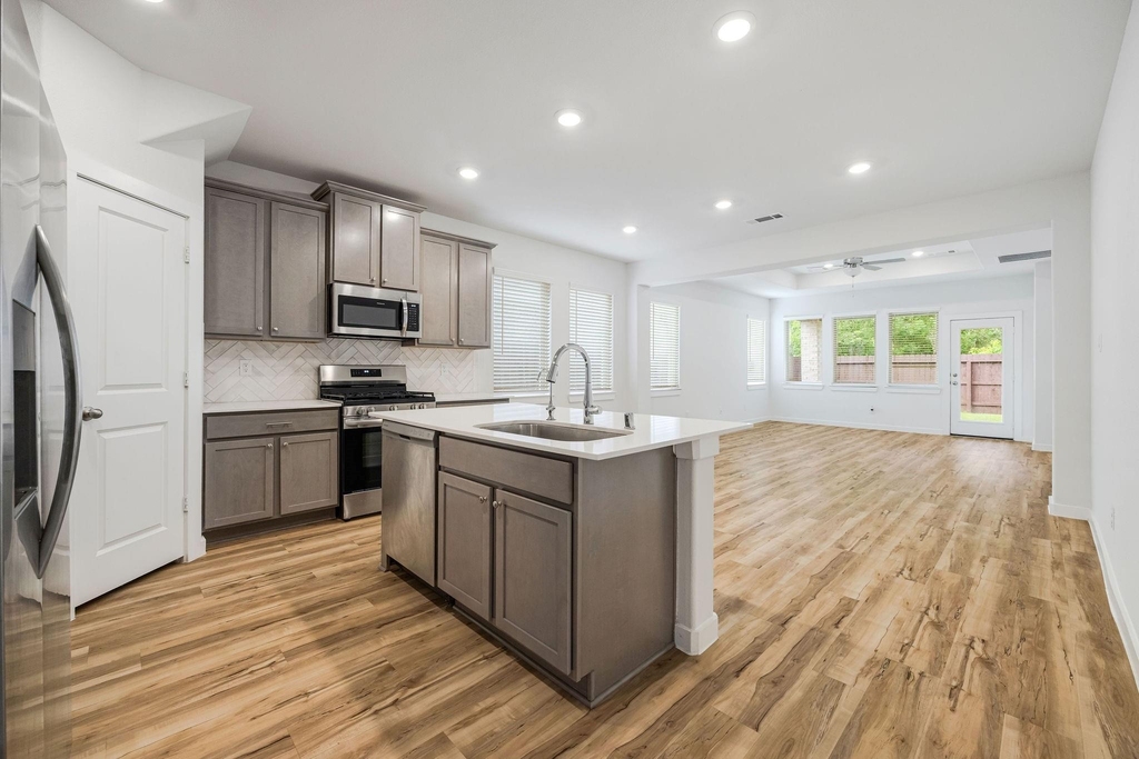 21647 Alberta Forest Circle - Photo 4