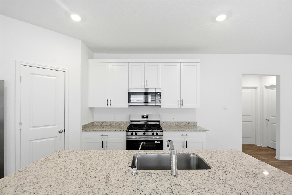 3014 Liams Tower Ln - Photo 5